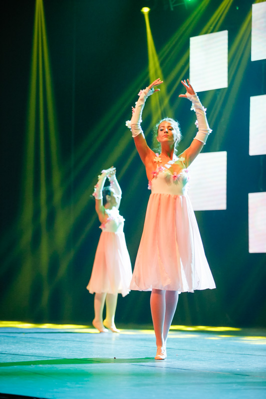 Tribe Dance Hold Your Dream 